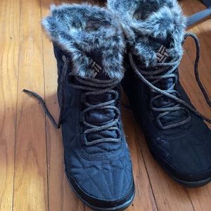 Black snow boots